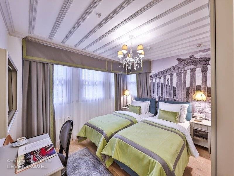 9 Doors Hotel