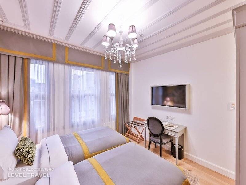9 Doors Hotel