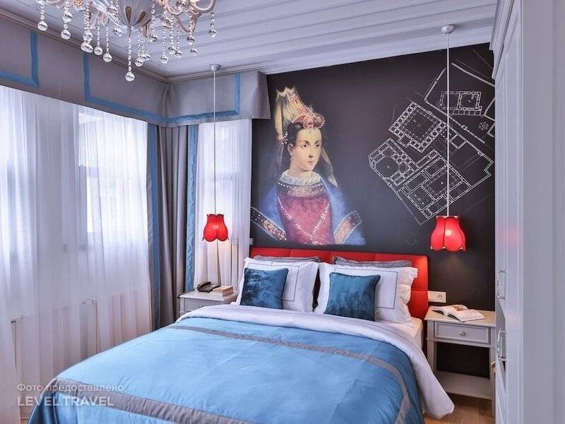 9 Doors Hotel