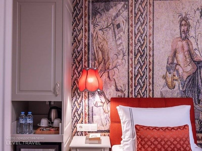9 Doors Hotel