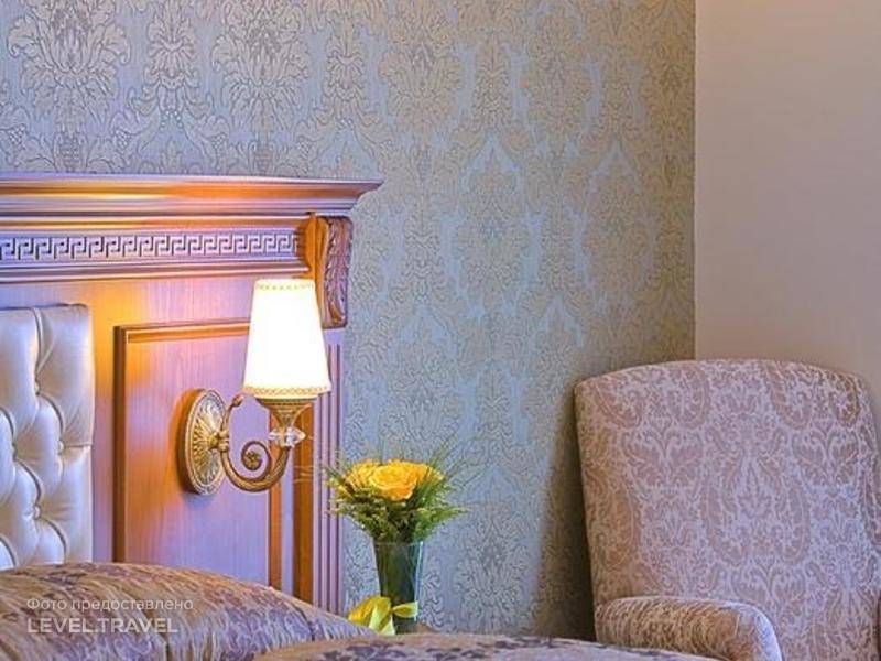 Acra Hotel