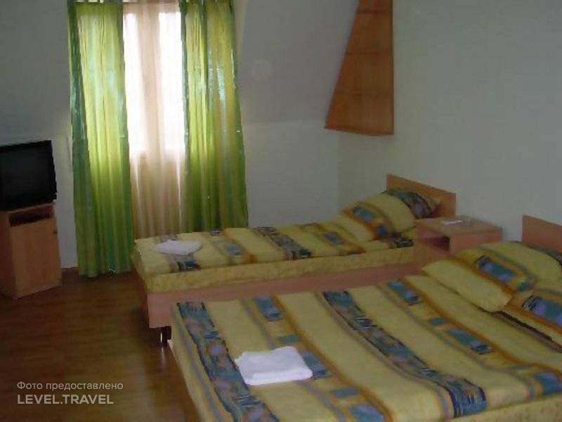 Adeli Hotel