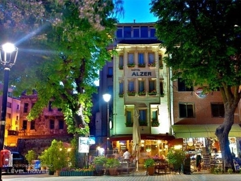 Alzer Hotel