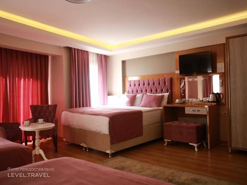 Black Pearl Hotel