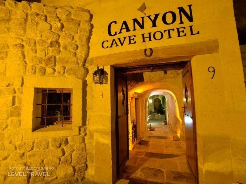 Canyon Cave Hotel