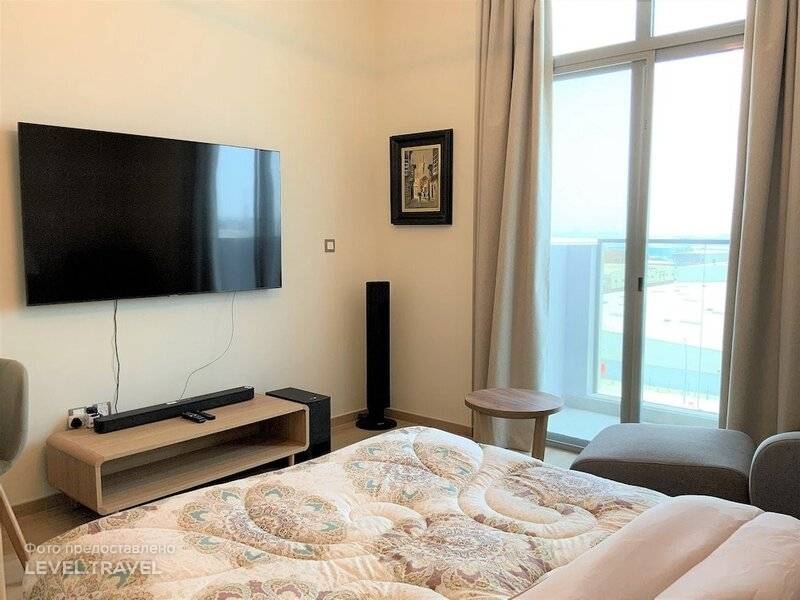 Cdr Brand New In Front Of Metro