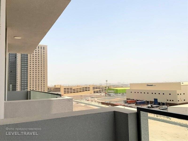 Cdr Brand New In Front Of Metro