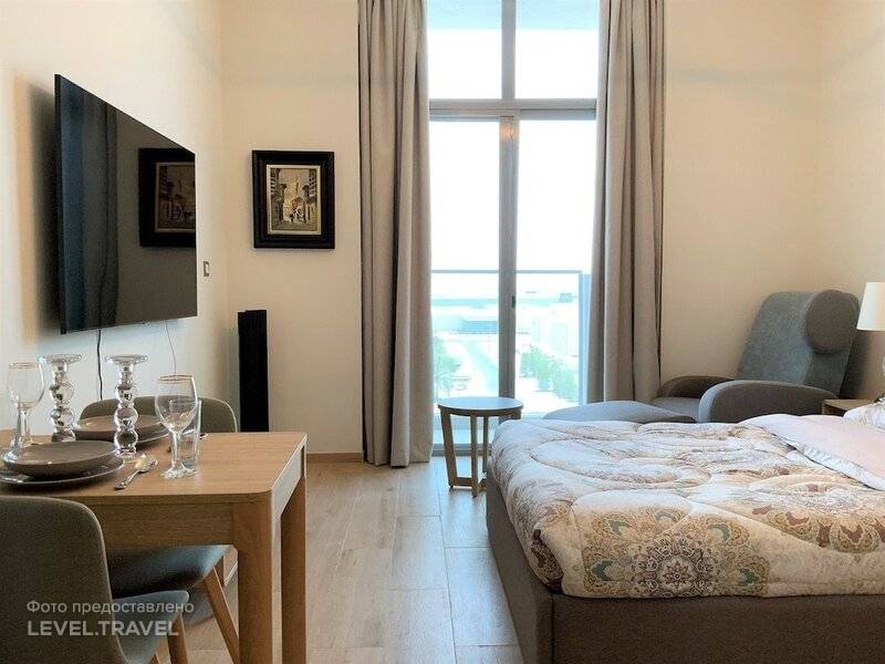 Cdr Brand New In Front Of Metro