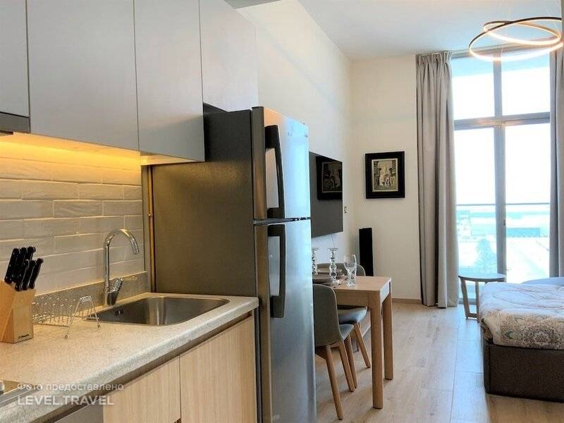 Cdr Brand New In Front Of Metro