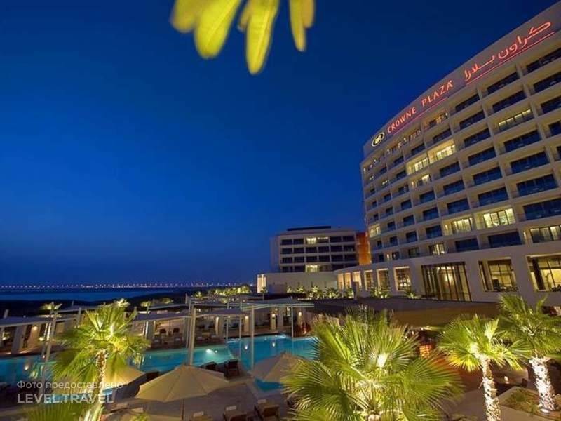 Radisson yas island. Crowne Plaza Abu Dhabi 5*. Crowne Plaza Abu Dhabi yas Island 5*. Crowne Plaza Abu Dhabi yas Island 4. Краун Плаза Дубай.