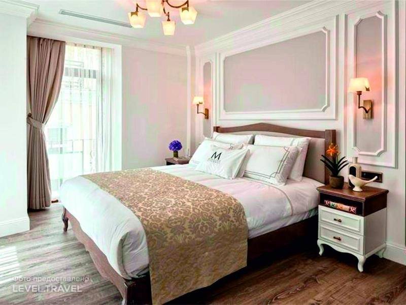 Mirrors Hotel