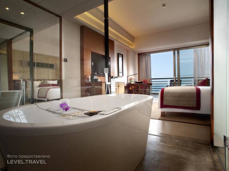 Pullman Oceanview Sanya Bay Resort  Spa
