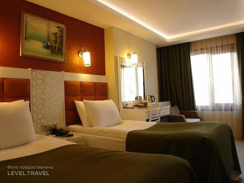 River Hotel