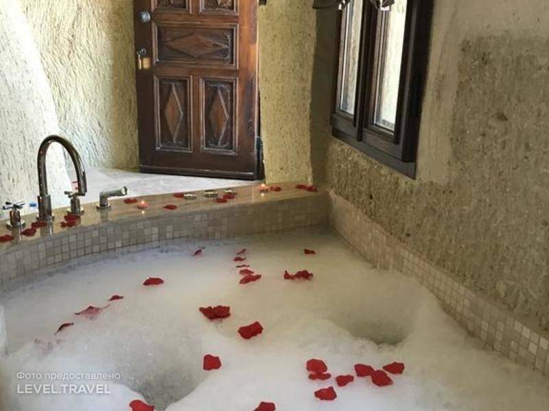 Seraphim Cave Hotel