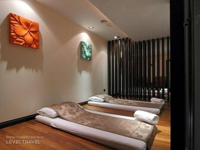 Siri Sathorn Bangkok by UHG