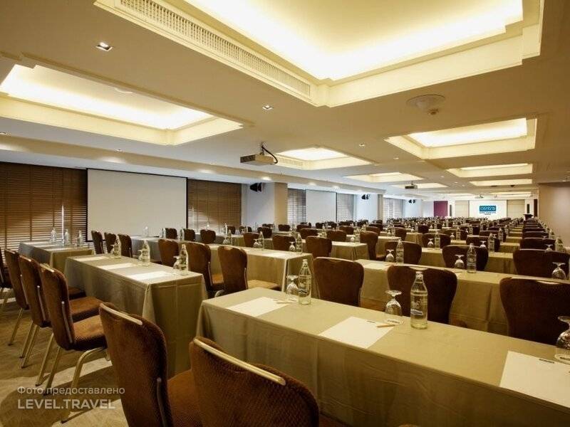 The Quarter Hualamphong by UHG
