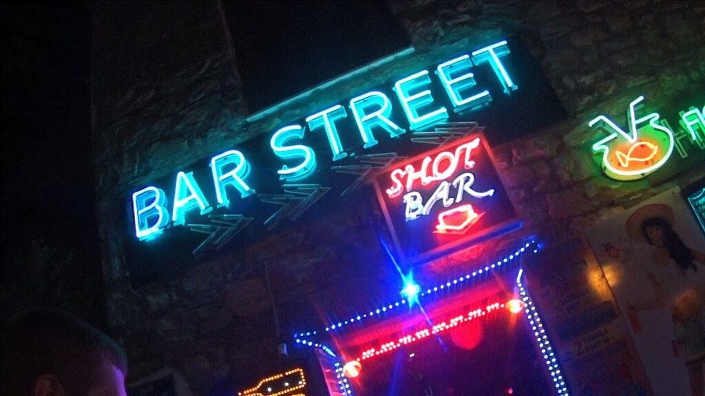 Улица баров в Мармарисе