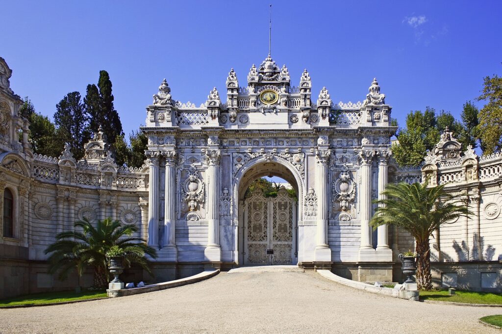Ворота дворца Долмабахче