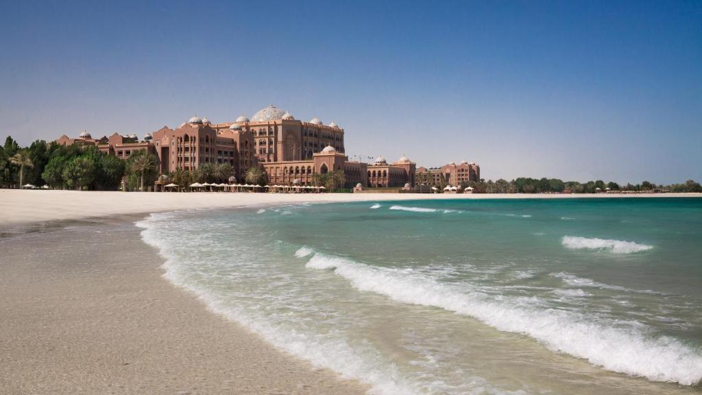 Частный пляж отеля Emirates Palace 5*, в Абу-Даби