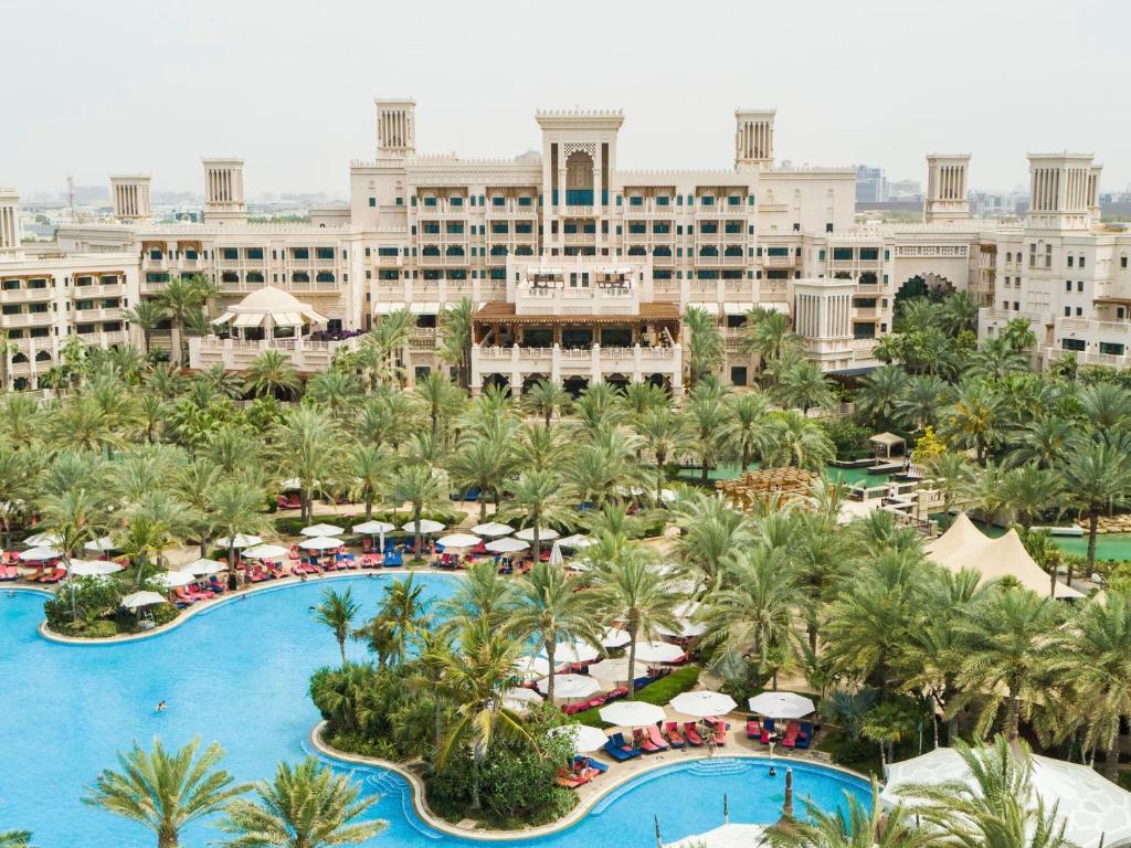 Отель Jumeirah Al Qasr 5*
