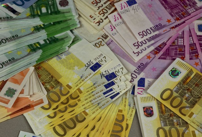 Сколько денег можно ввозить и вывозить из Европы