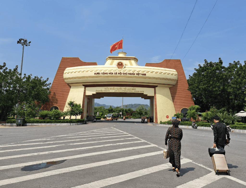 КПП Лаос-Вьетнам Lao Bao