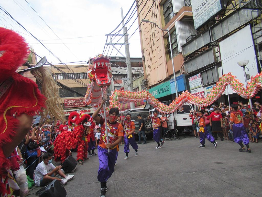 Танцы льва и дракона в Маниле Танцы льва и дракона в Маниле