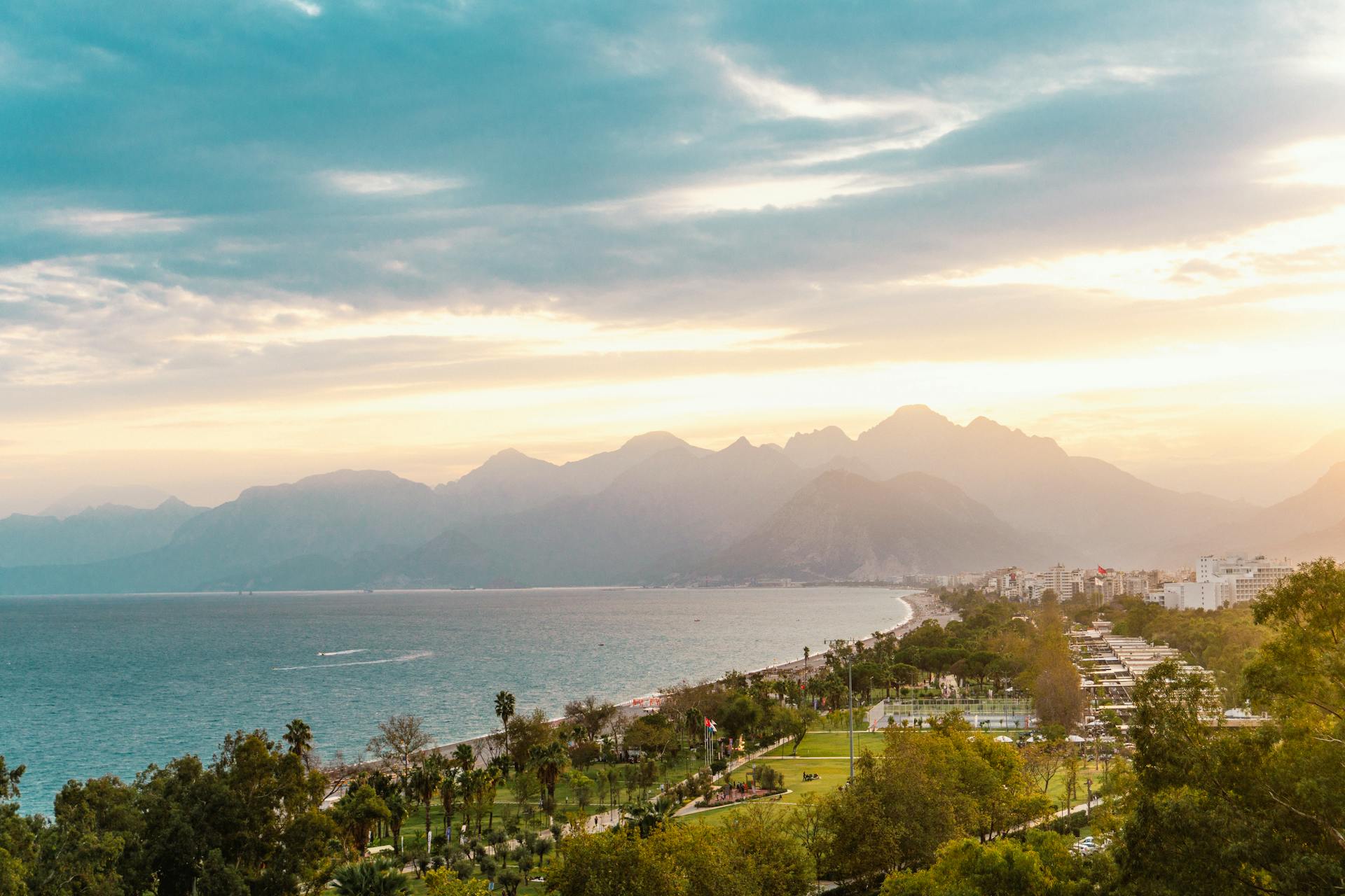 Куда полететь на майские праздники 2026 года российским туристам